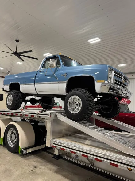 Classic blue lifted pickup build